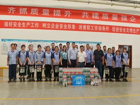 炎炎夏季，市总工会送清冷，丝丝关爱暖人心