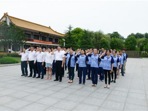 沉温入党誓词   怀想英雄先烈——UG环球集团党总支部组织整个党员发展党建活动