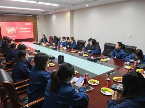 女神节欢乐 | 愿你熠熠青春，开放光线